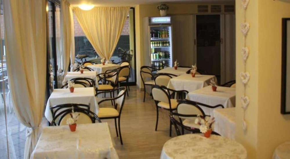 Hotel Orlov Rimini Eksteriør bilde