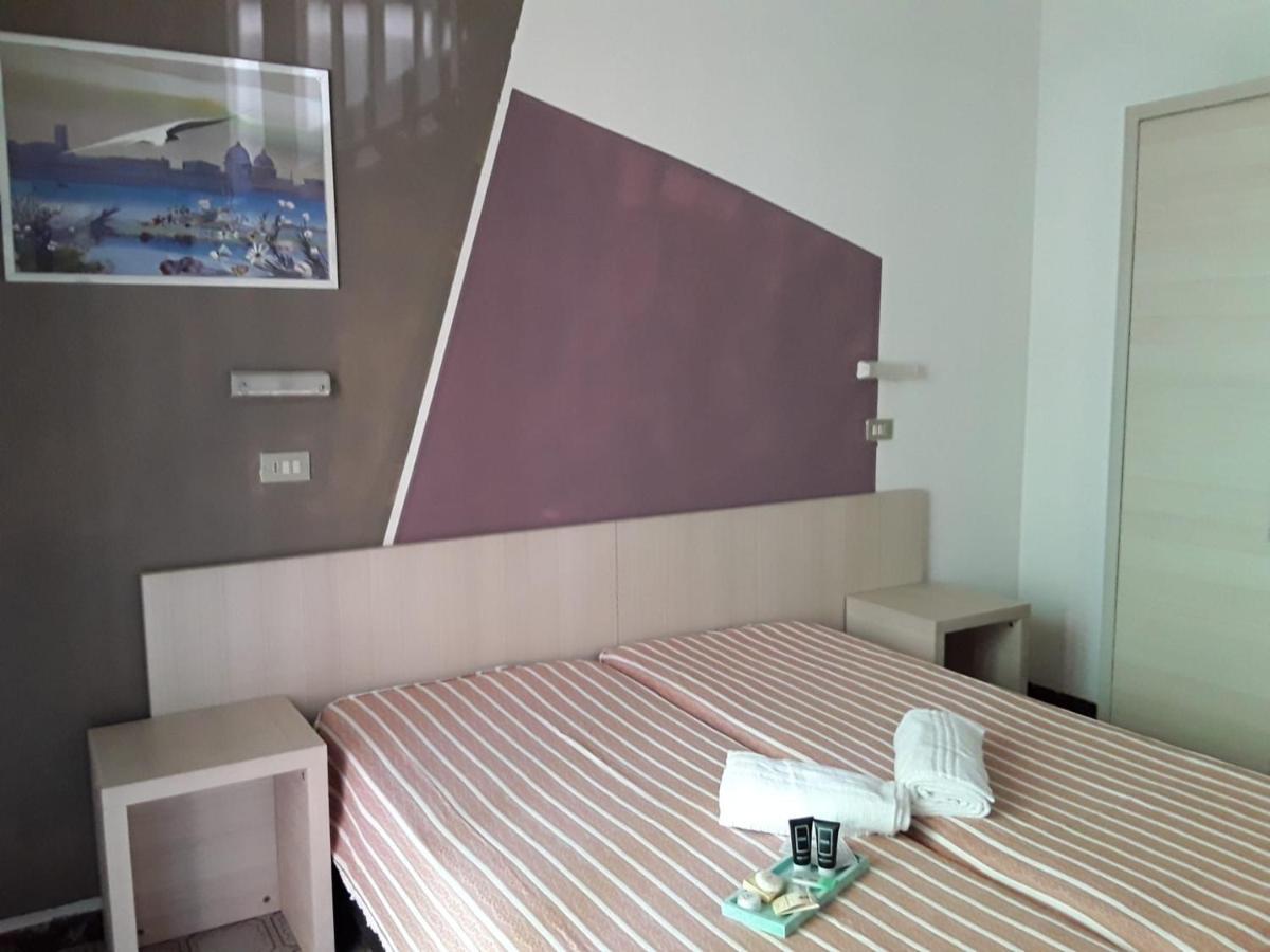 Hotel Orlov Rimini Eksteriør bilde