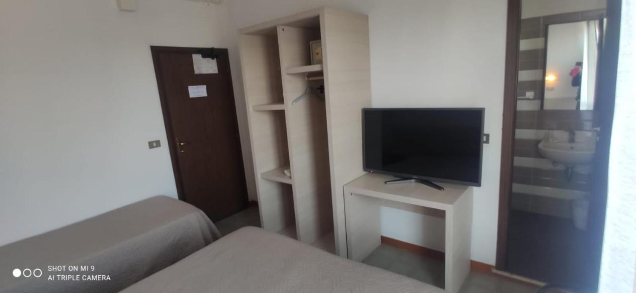 Hotel Orlov Rimini Eksteriør bilde
