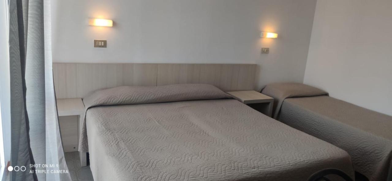 Hotel Orlov Rimini Eksteriør bilde