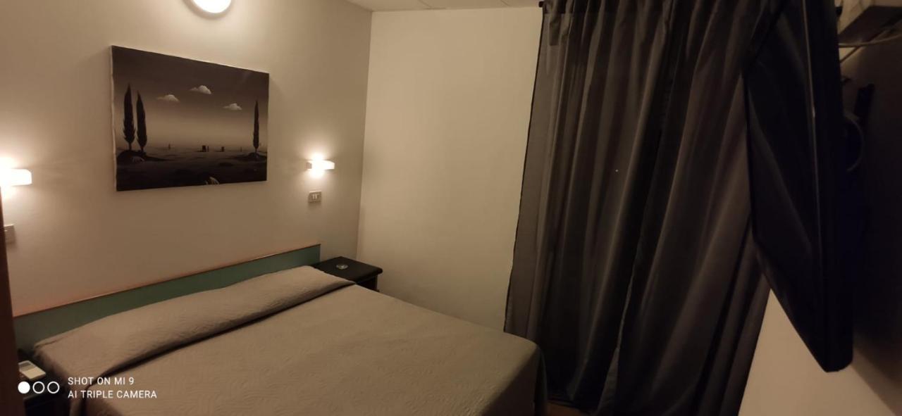 Hotel Orlov Rimini Eksteriør bilde