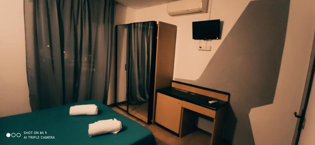Hotel Orlov Rimini Eksteriør bilde