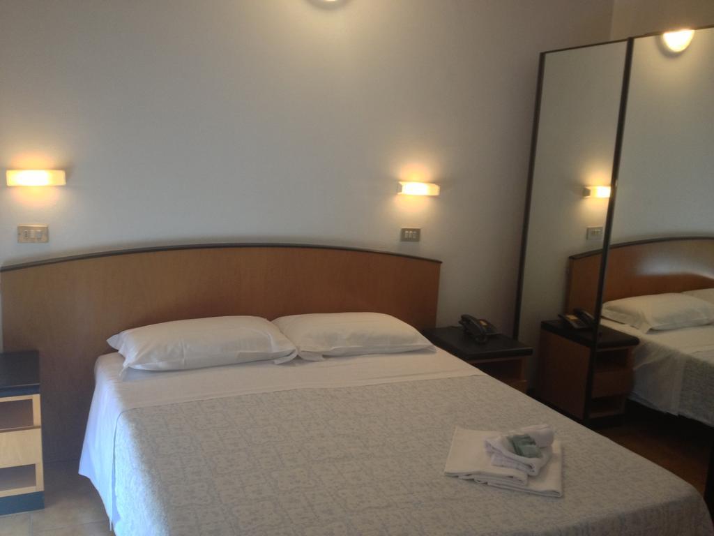 Hotel Orlov Rimini Eksteriør bilde