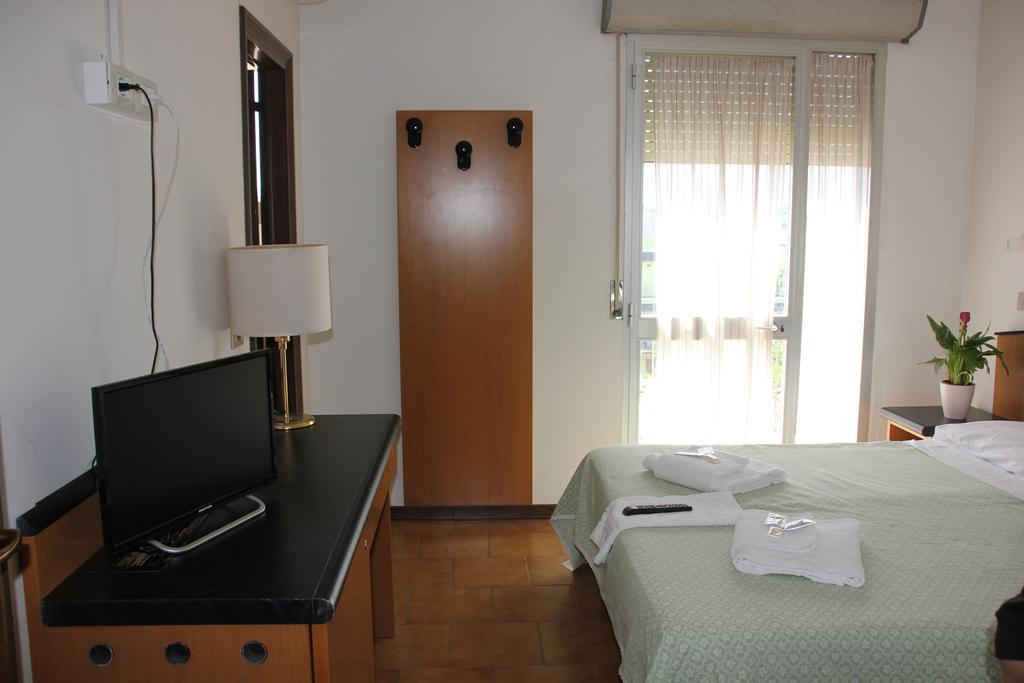 Hotel Orlov Rimini Eksteriør bilde